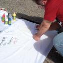A PSAC member signing PSAC's banner with messages of support and solidarity.